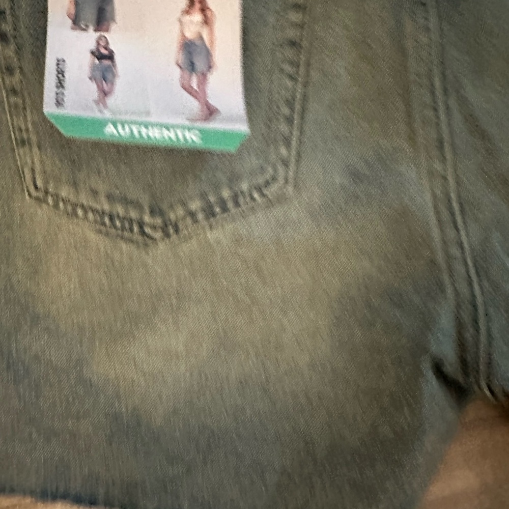 Shorts - Picture 7 of 7